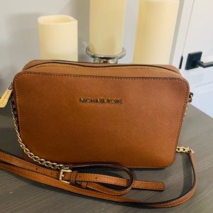 Michael Kors Jet Set Crossbody Bag in Acorn Brown